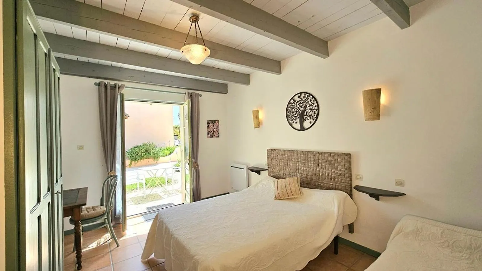 Couette-café La Ramade 5 Chambres & Table D'Hotes En Drome Provencale Tulette