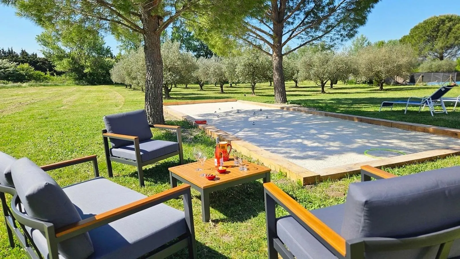 Couette-café La Ramade 5 Chambres & Table D'Hotes En Drome Provencale Tulette