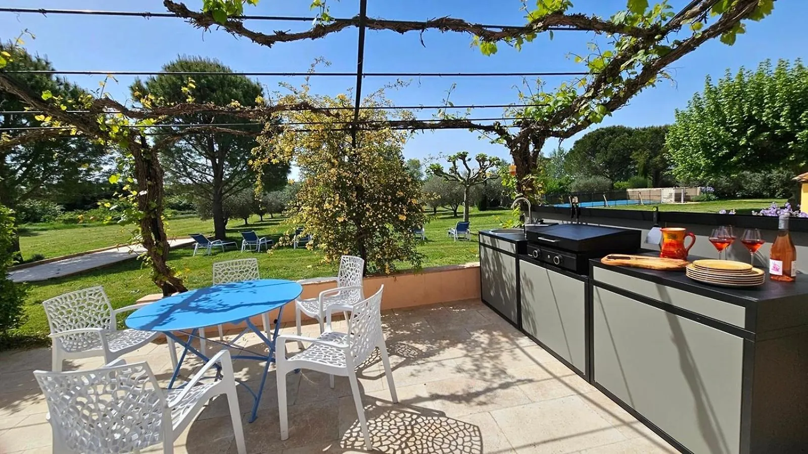 La Ramade 5 Chambres & Table D'Hotes En Drome Provencale Tulette